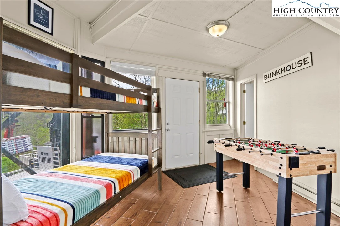 Image number 5 for the current listing