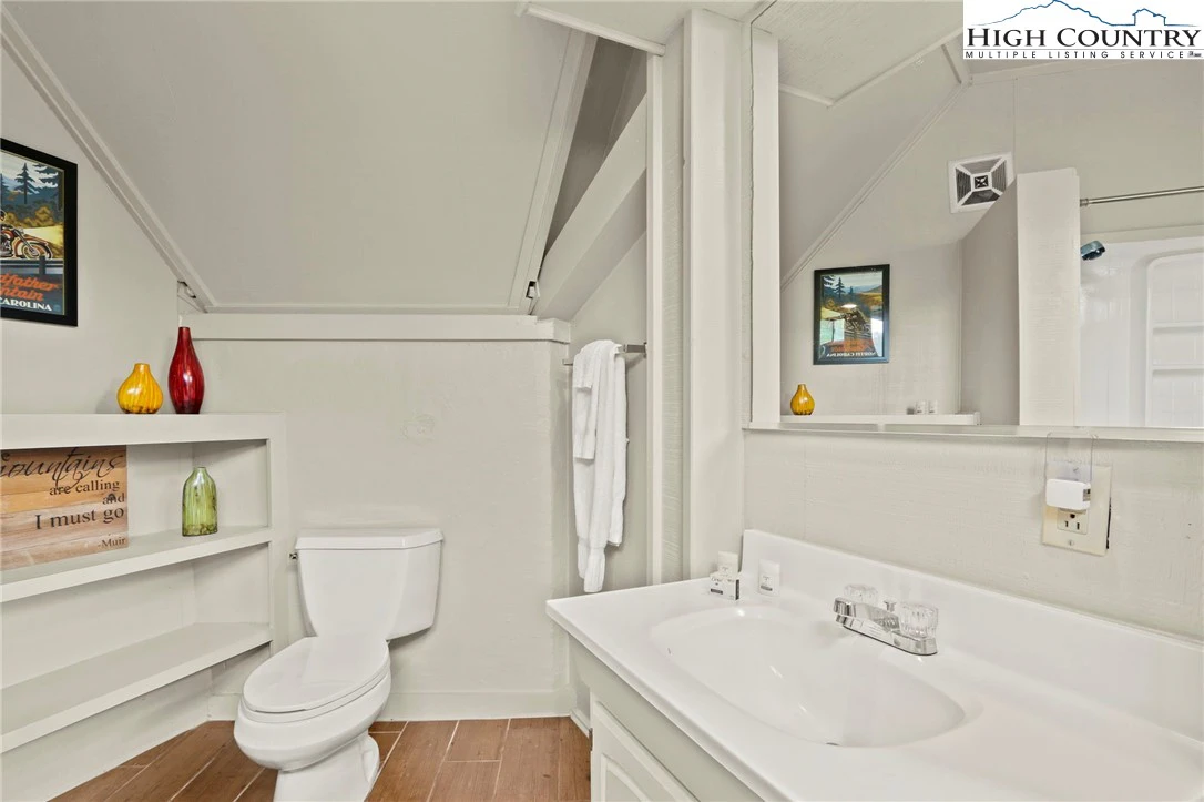 Image number 7 for the current listing