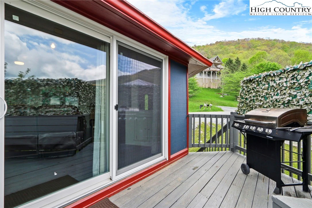 Image number 14 for the current listing