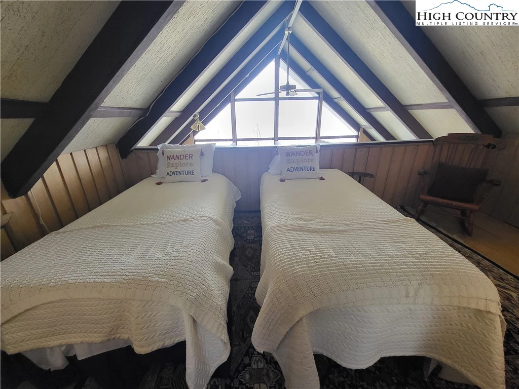 Image number 3 for the current listing
