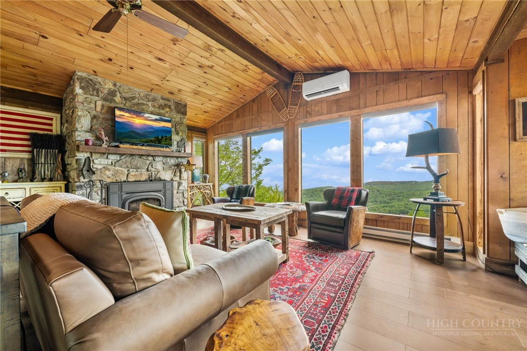 Image number 11 for the current listing