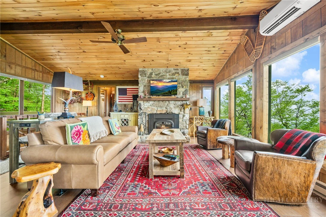 Image number 13 for the current listing