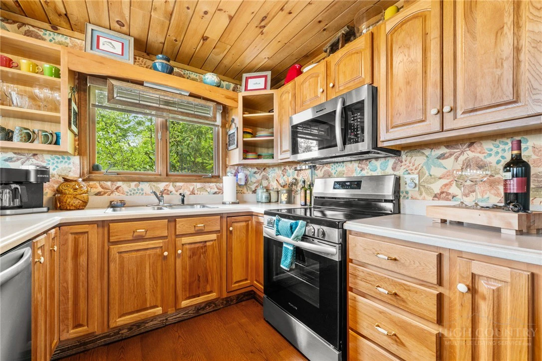 Image number 15 for the current listing