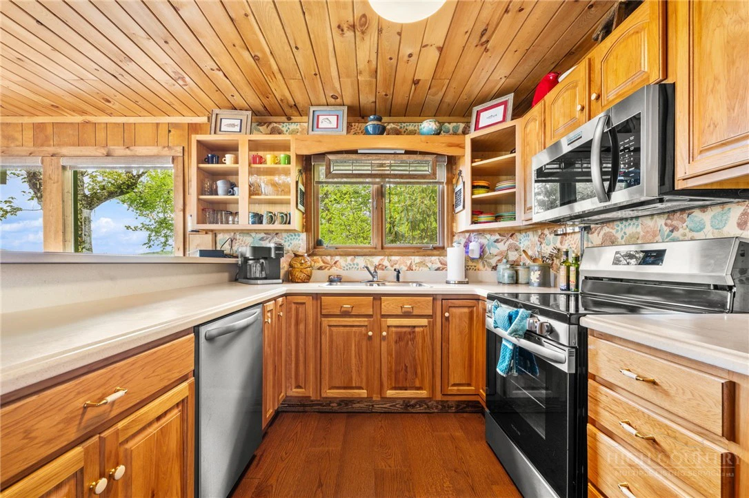 Image number 16 for the current listing