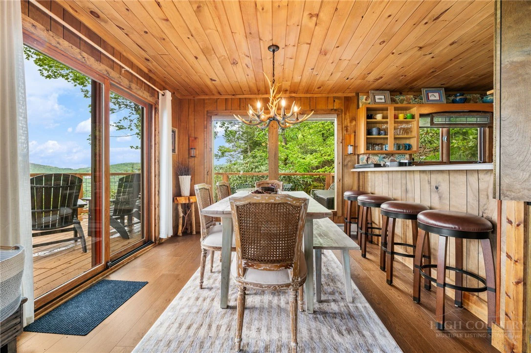 Image number 17 for the current listing