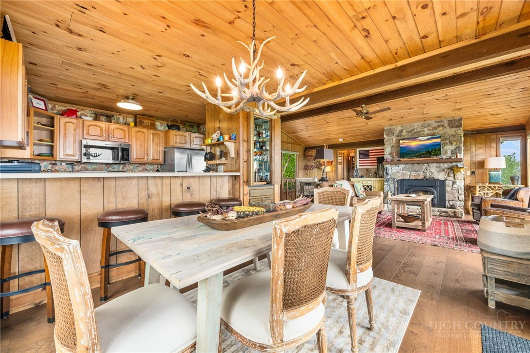 Image number 19 for the current listing