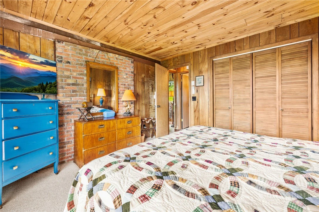 Image number 21 for the current listing
