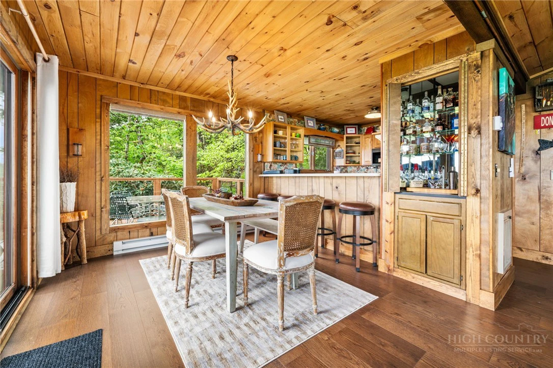Image number 18 for the current listing