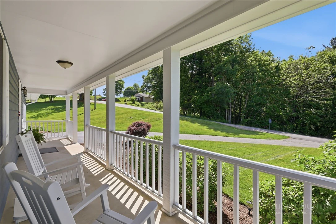 Image number 3 for the current listing