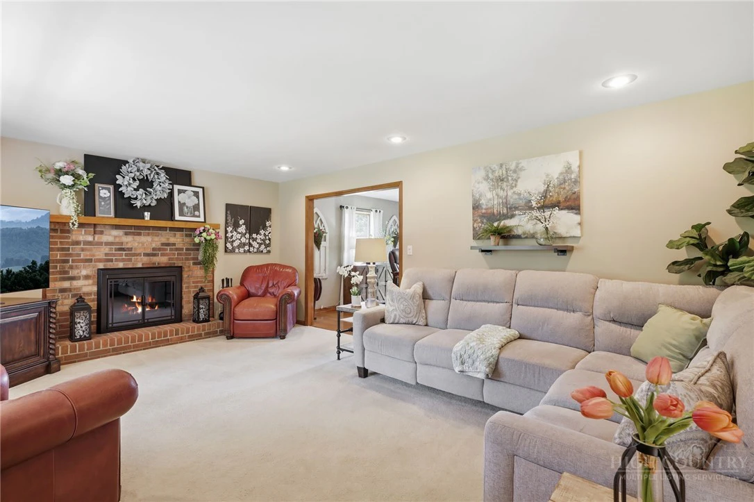 Image number 4 for the current listing