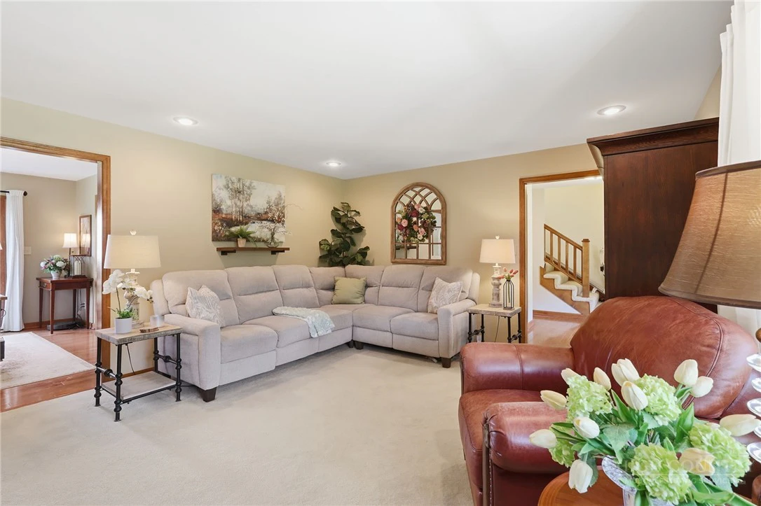 Image number 6 for the current listing