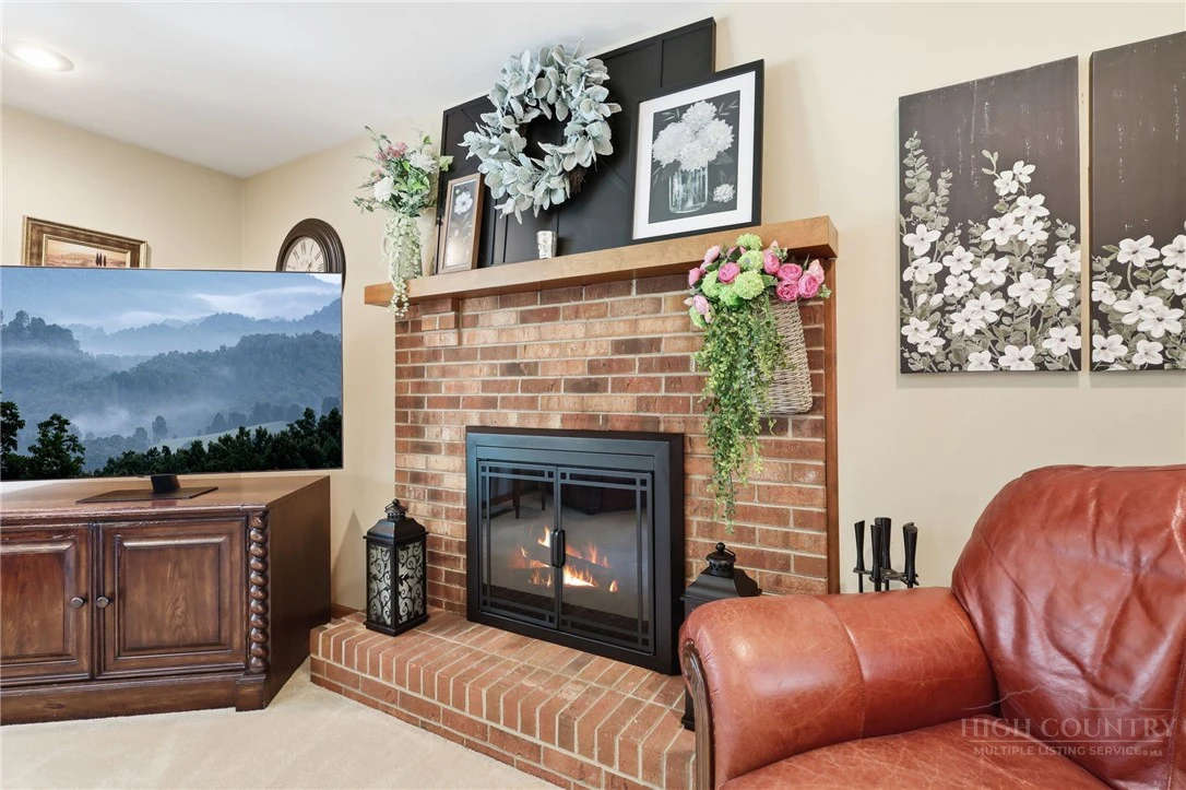 Image number 8 for the current listing