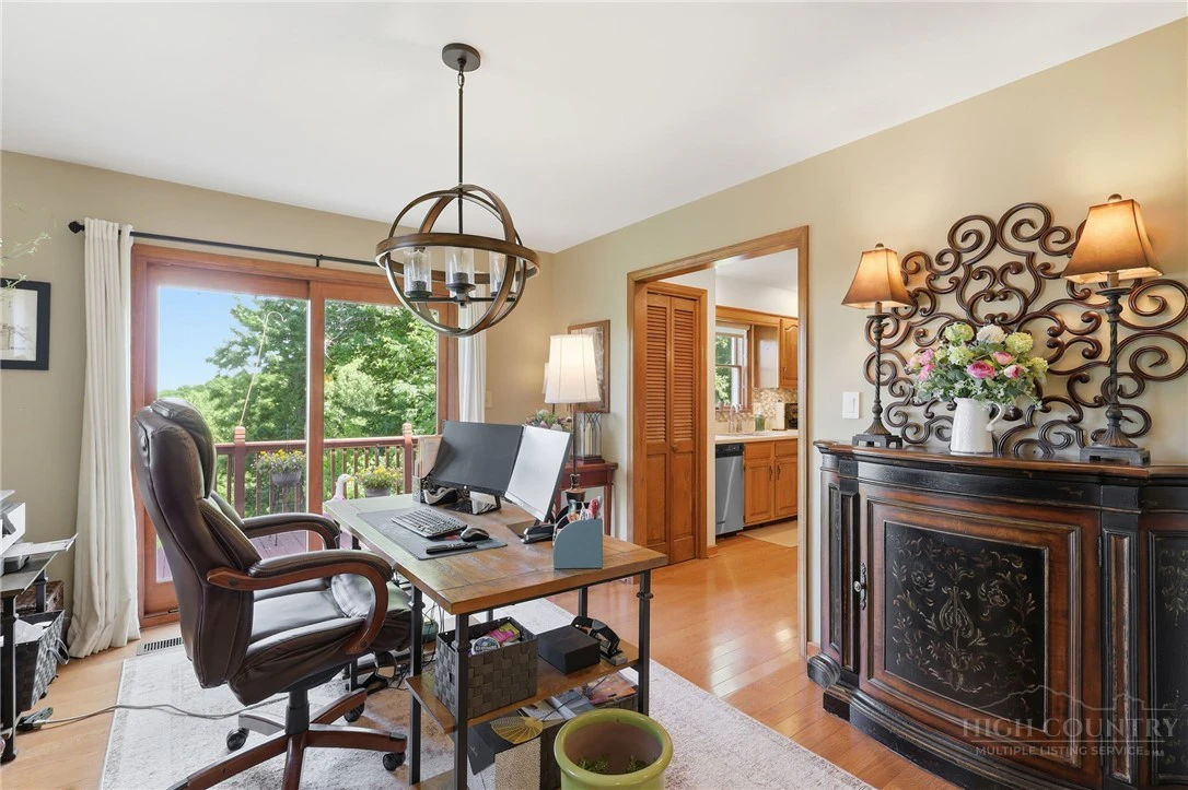 Image number 9 for the current listing