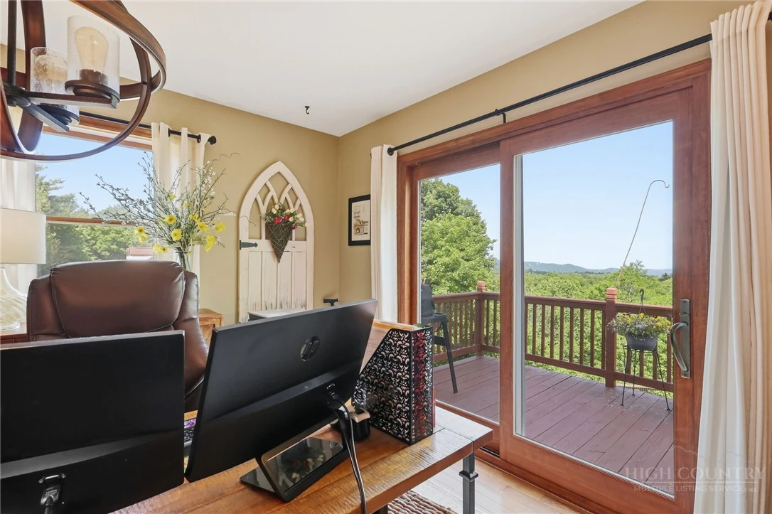 Image number 10 for the current listing