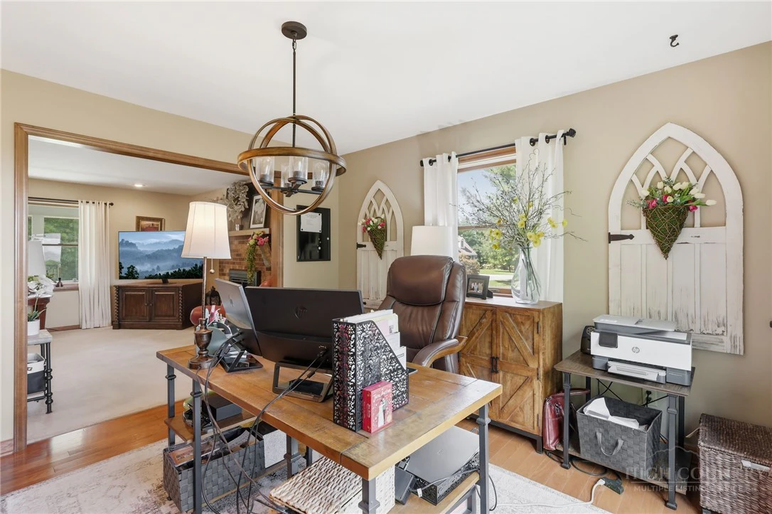 Image number 11 for the current listing