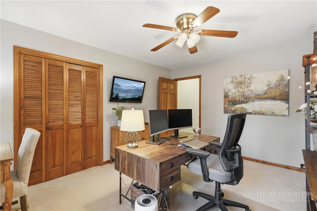 Image number 21 for the current listing