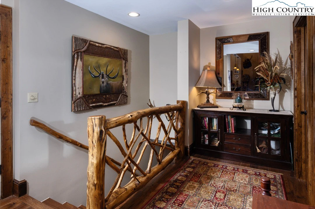 Image number 6 for the current listing