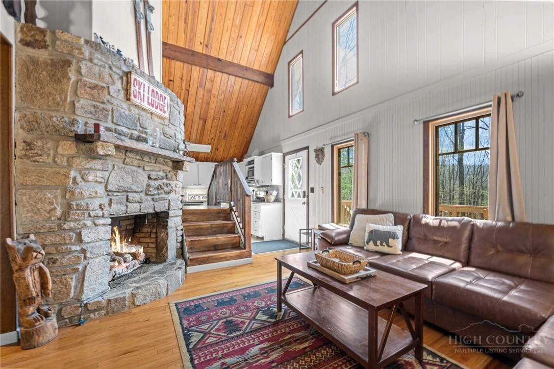 Image number 6 for the current listing