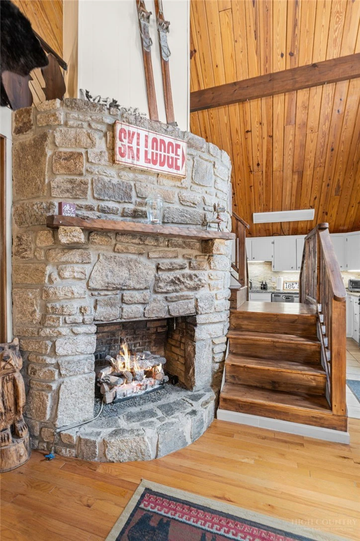 Image number 7 for the current listing