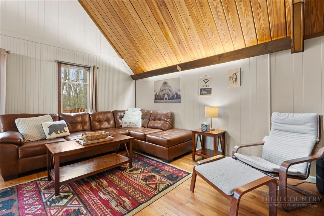 Image number 11 for the current listing