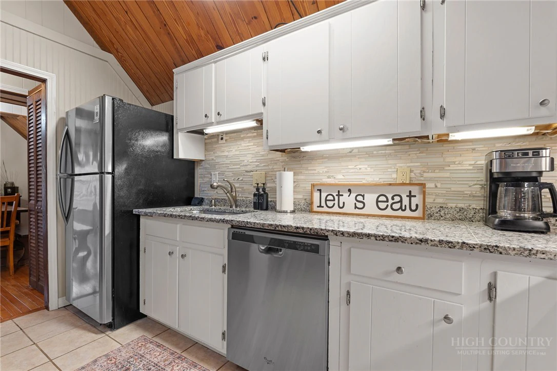 Image number 13 for the current listing
