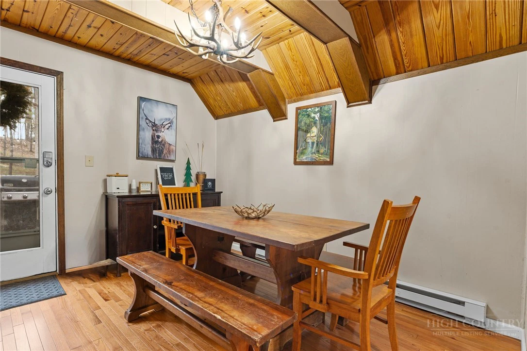 Image number 14 for the current listing