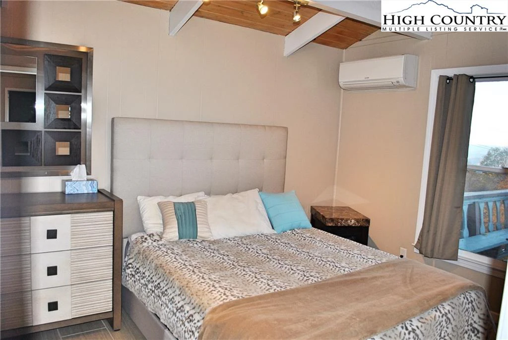 Image number 2 for the current listing