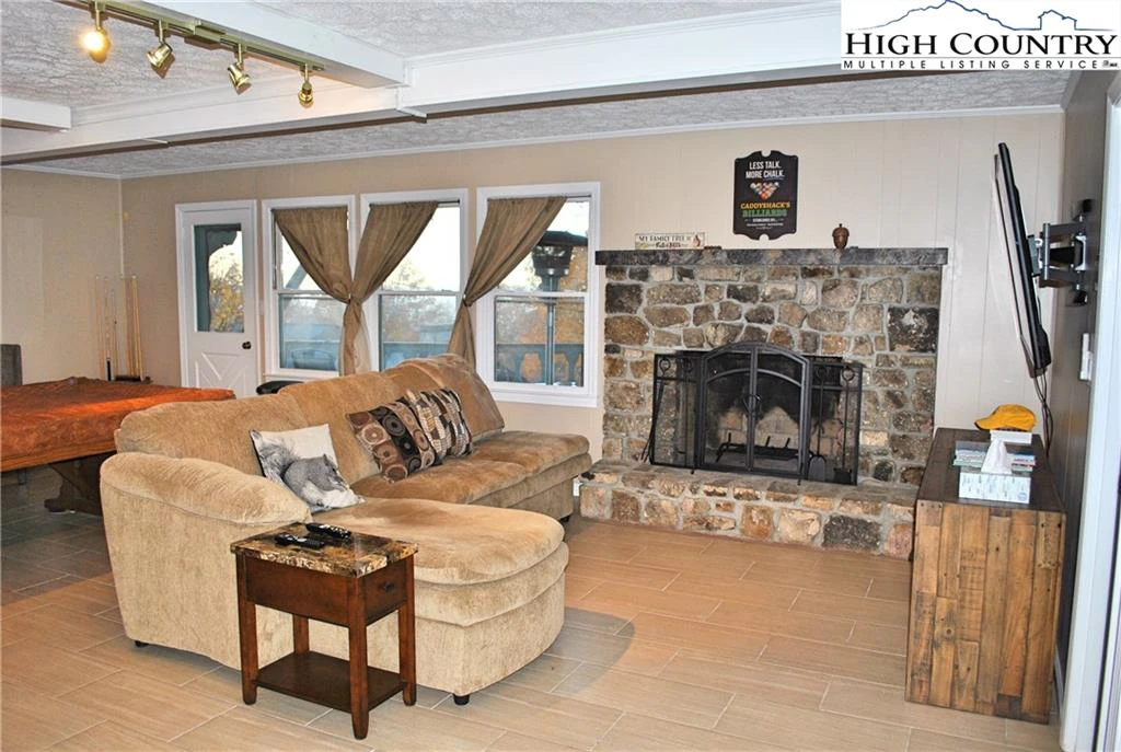 Image number 7 for the current listing