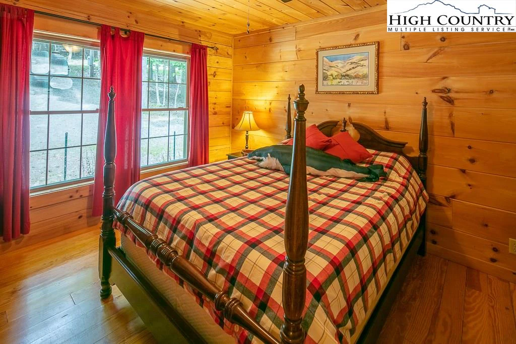 Image number 3 for the current listing