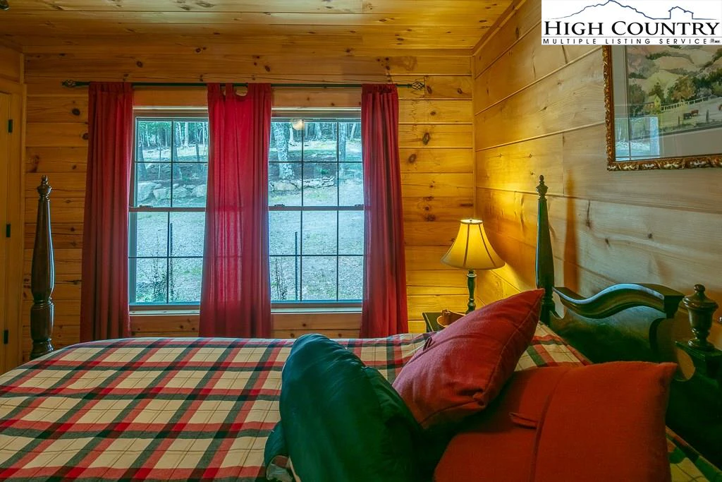 Image number 4 for the current listing