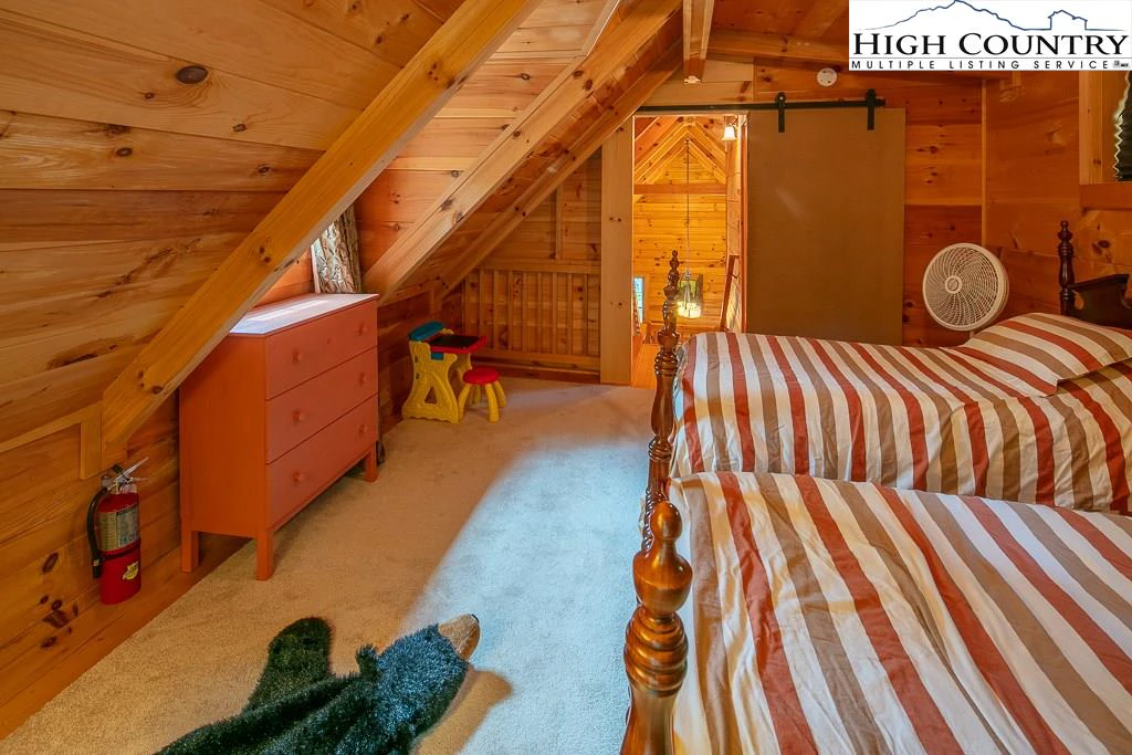 Image number 6 for the current listing