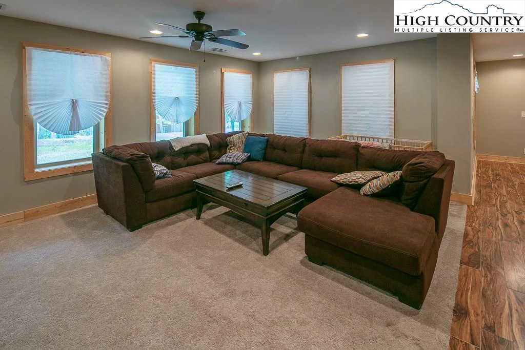 Image number 2 for the current listing