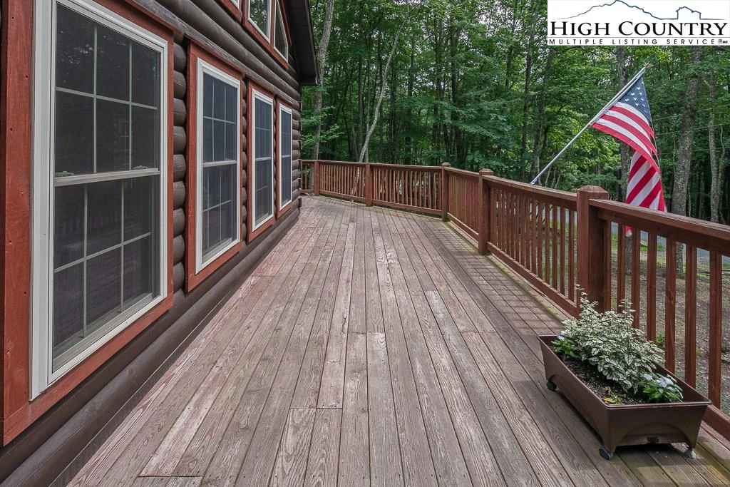 Image number 17 for the current listing