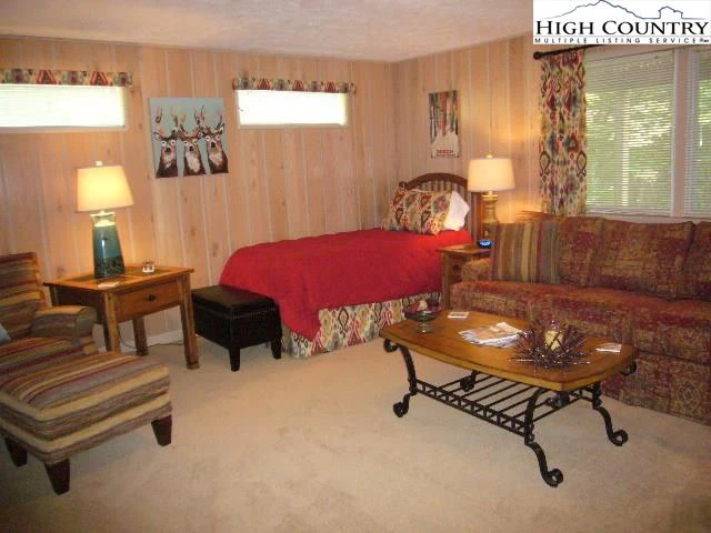 Image number 8 for the current listing