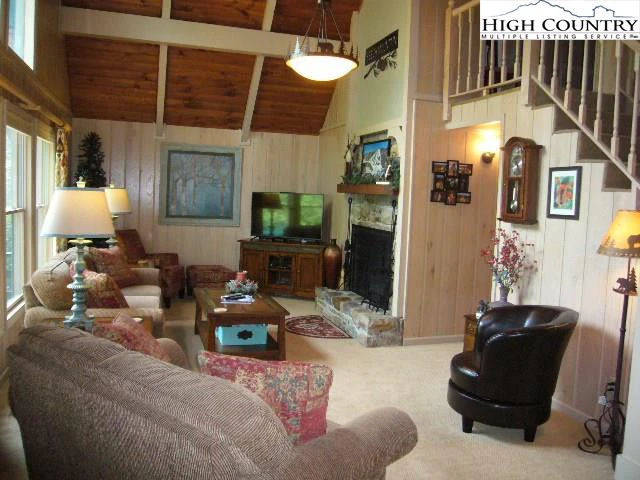 Image number 19 for the current listing
