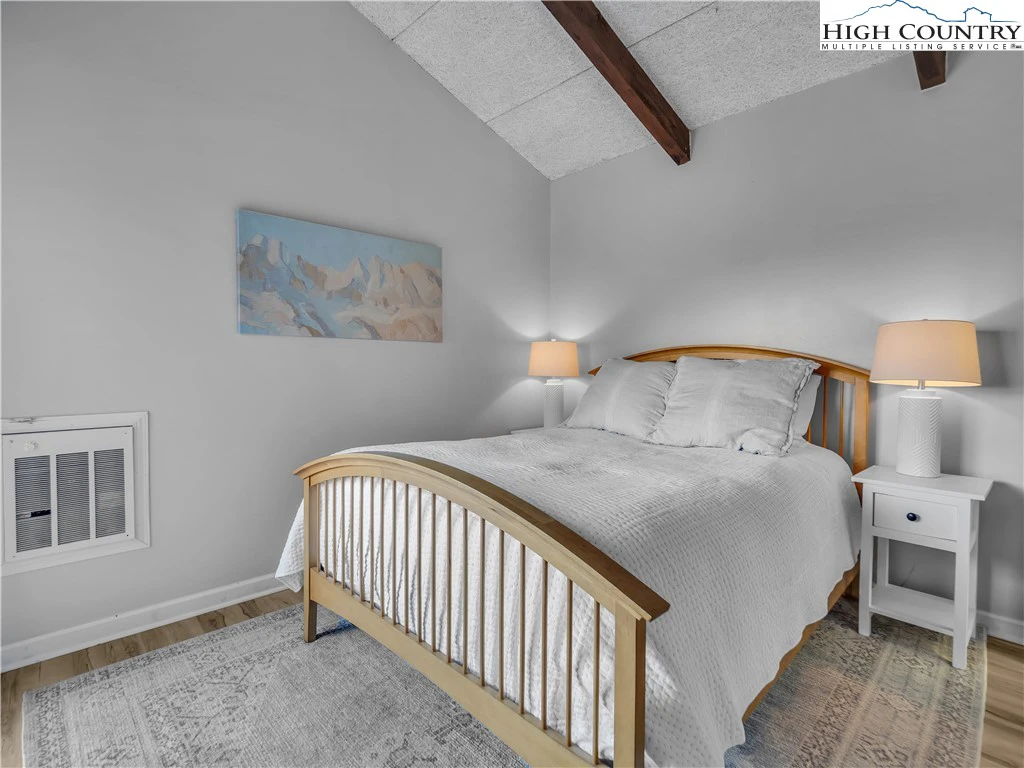 Image number 6 for the current listing