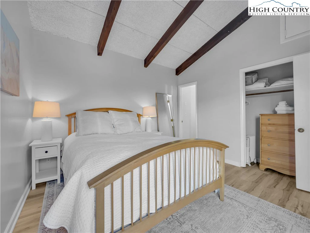 Image number 7 for the current listing