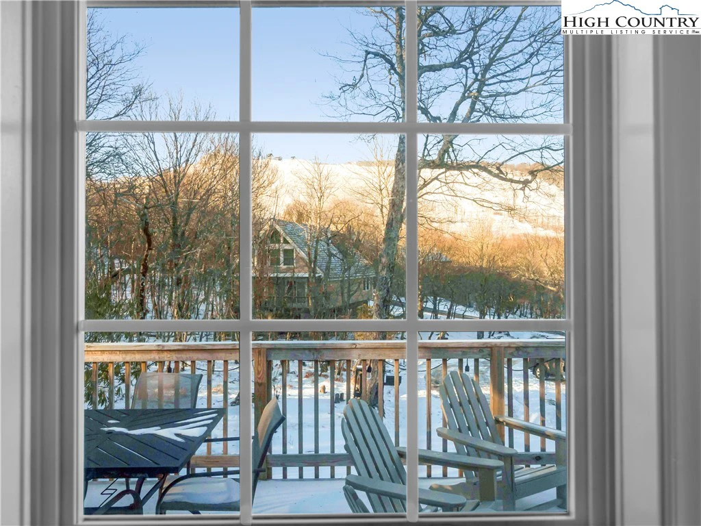 Image number 11 for the current listing