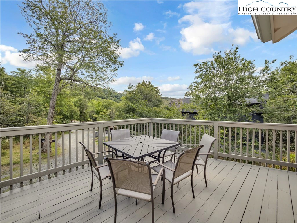 Image number 17 for the current listing