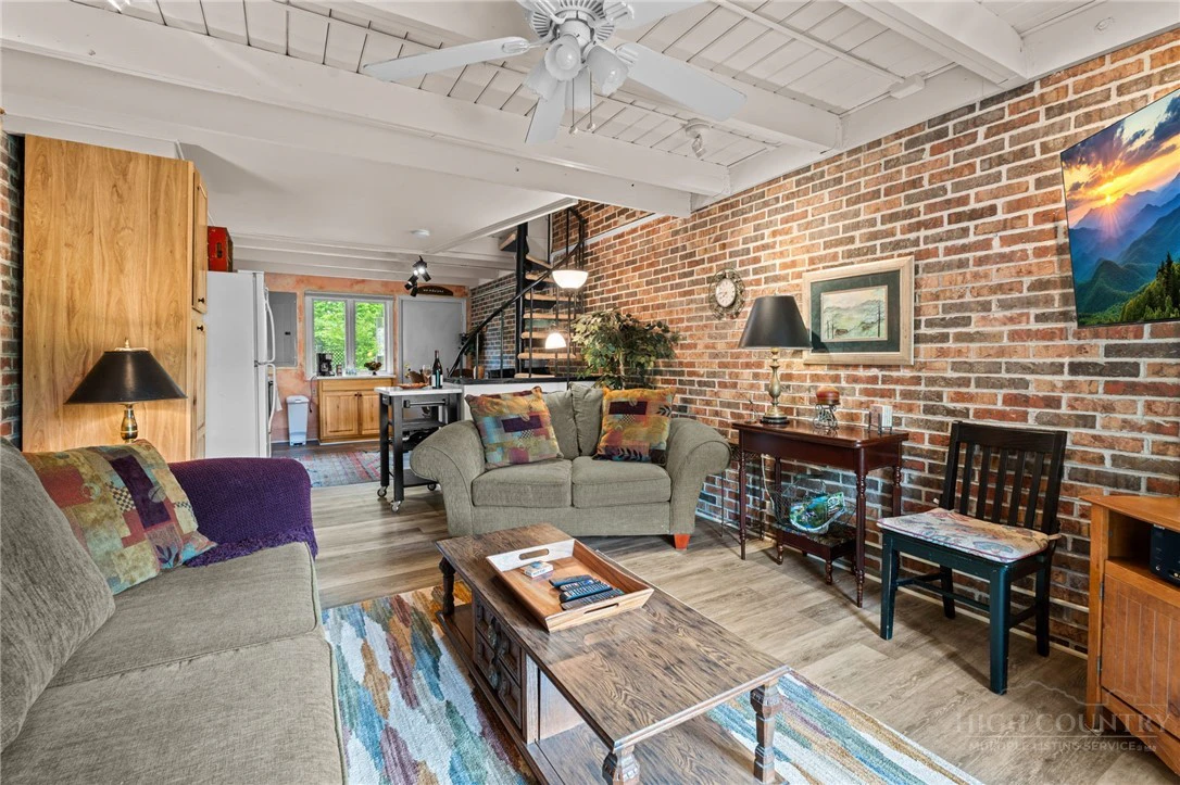 Image number 7 for the current listing
