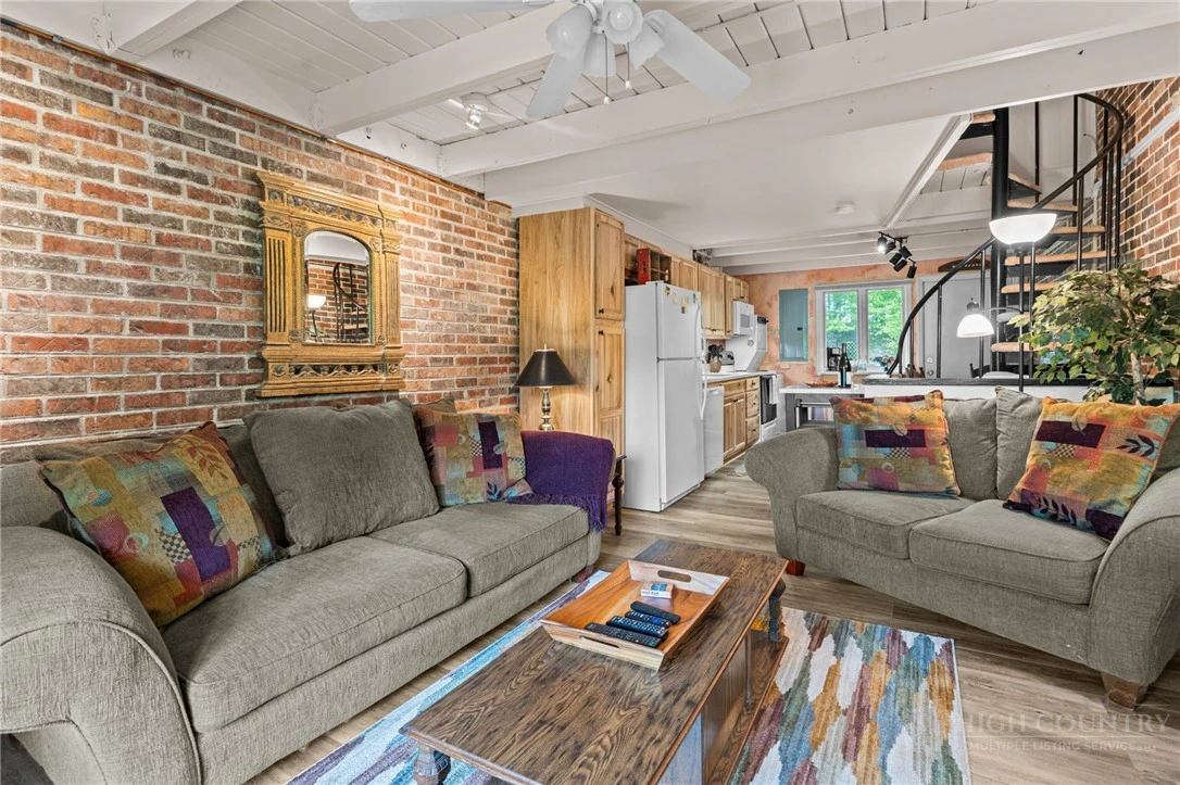Image number 8 for the current listing
