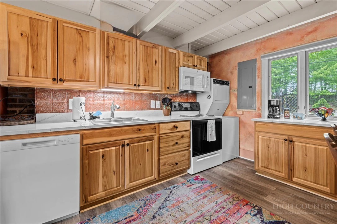 Image number 9 for the current listing