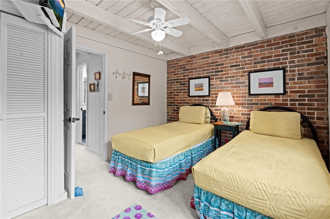 Image number 19 for the current listing