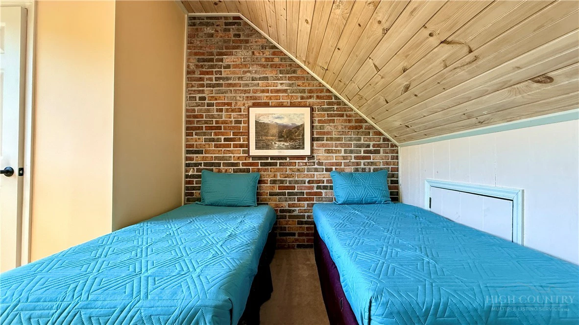 Image number 20 for the current listing