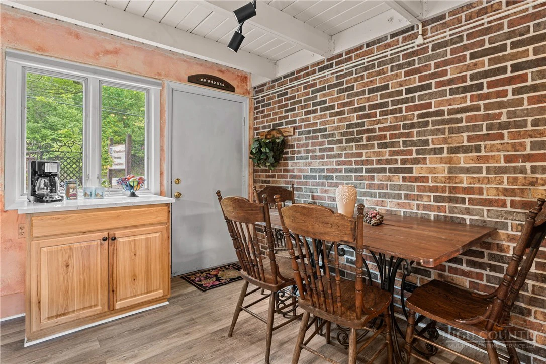 Image number 10 for the current listing