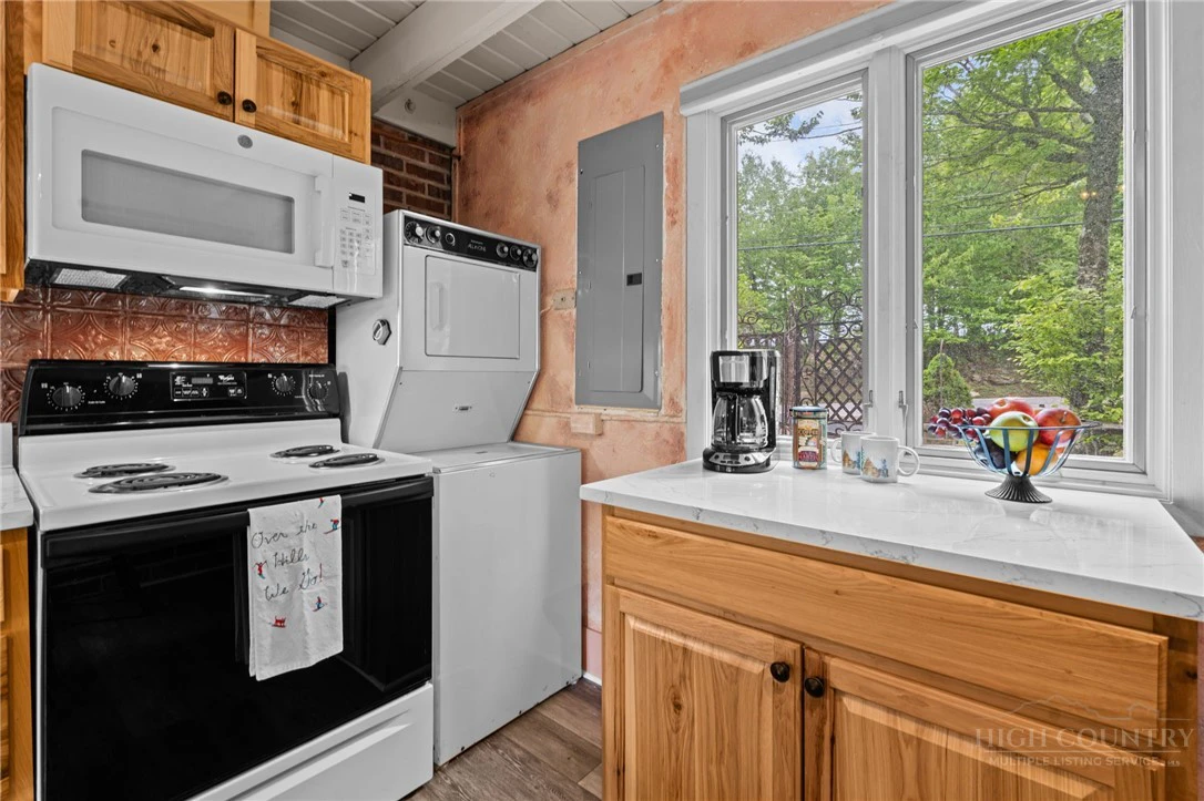 Image number 11 for the current listing