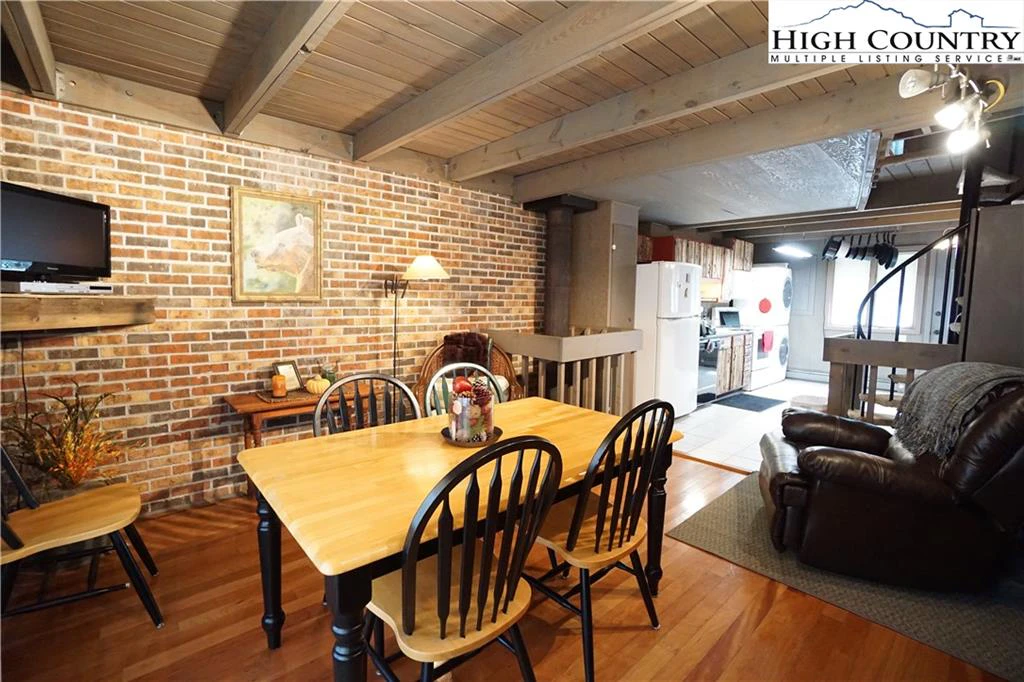 Image number 2 for the current listing