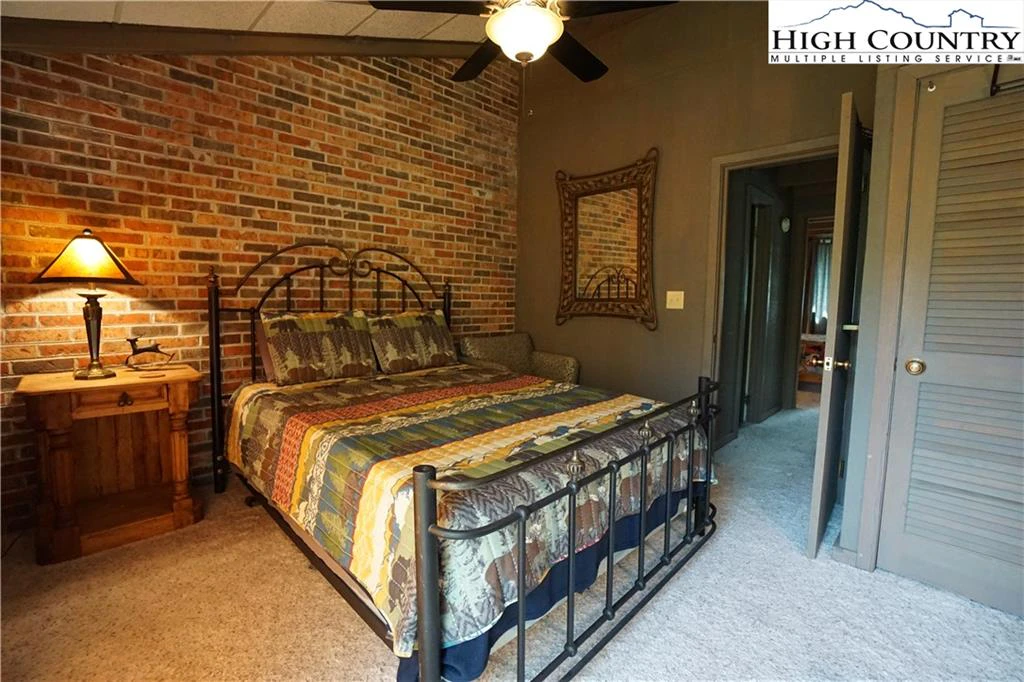 Image number 12 for the current listing