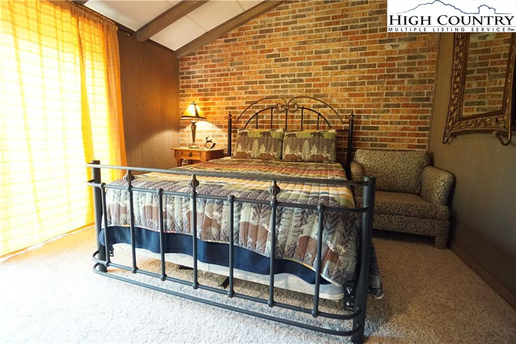 Image number 11 for the current listing