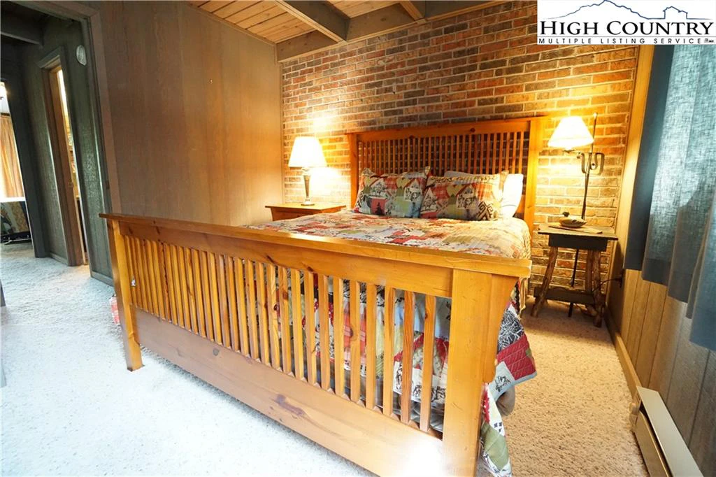 Image number 20 for the current listing